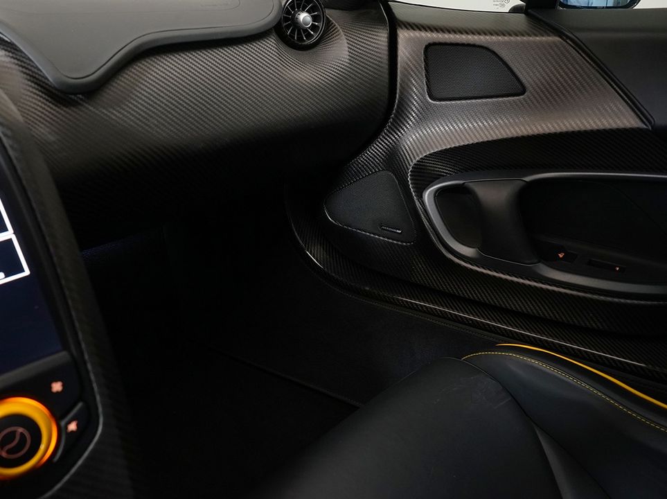 2013 McLaren P1