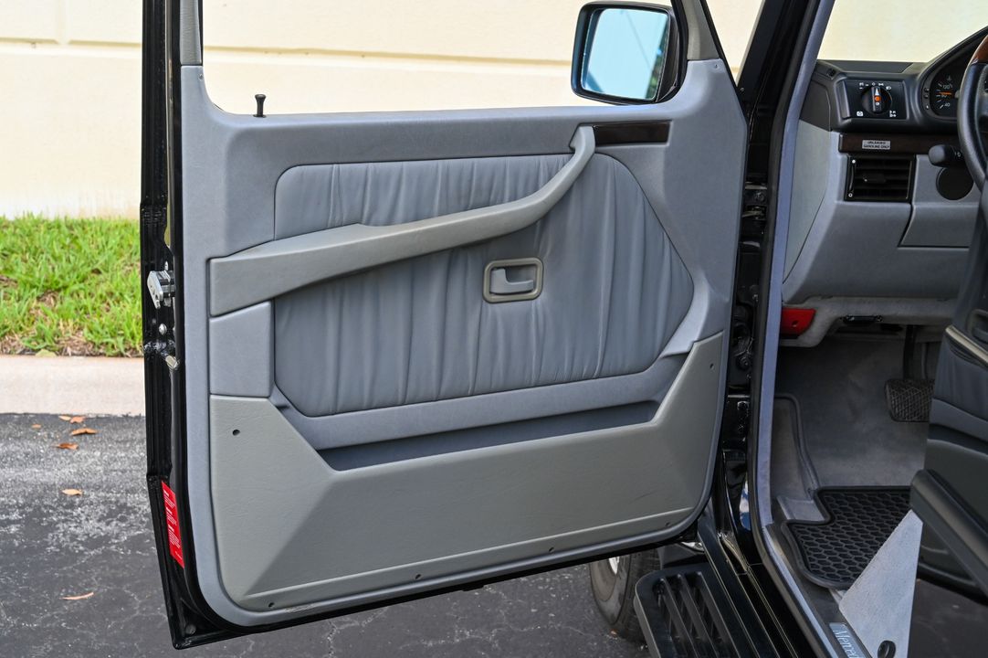 2000 Mercedes-Benz G500