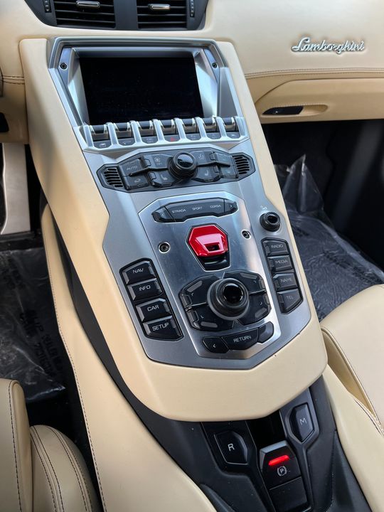 2014 Lamborghini Aventador Roadster