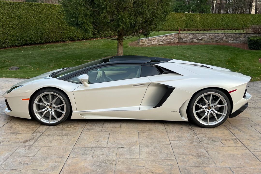 2014 Lamborghini Aventador Roadster
