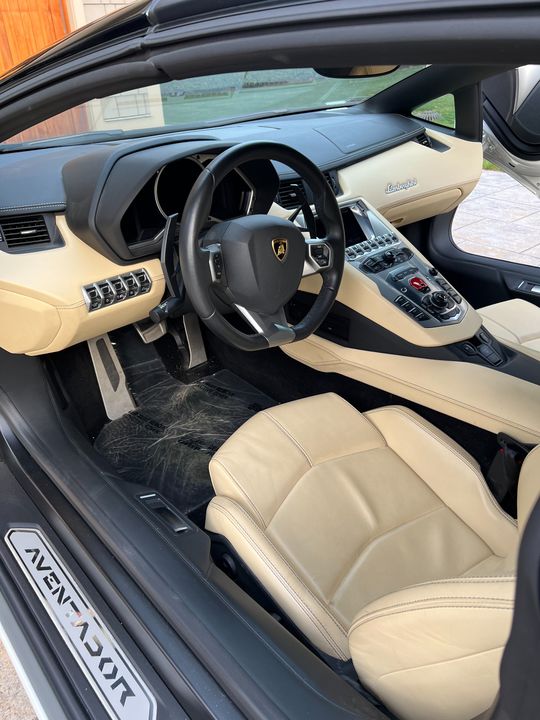 2014 Lamborghini Aventador Roadster
