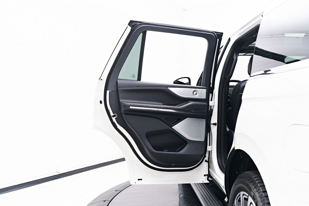 2025 Lincoln Navigator