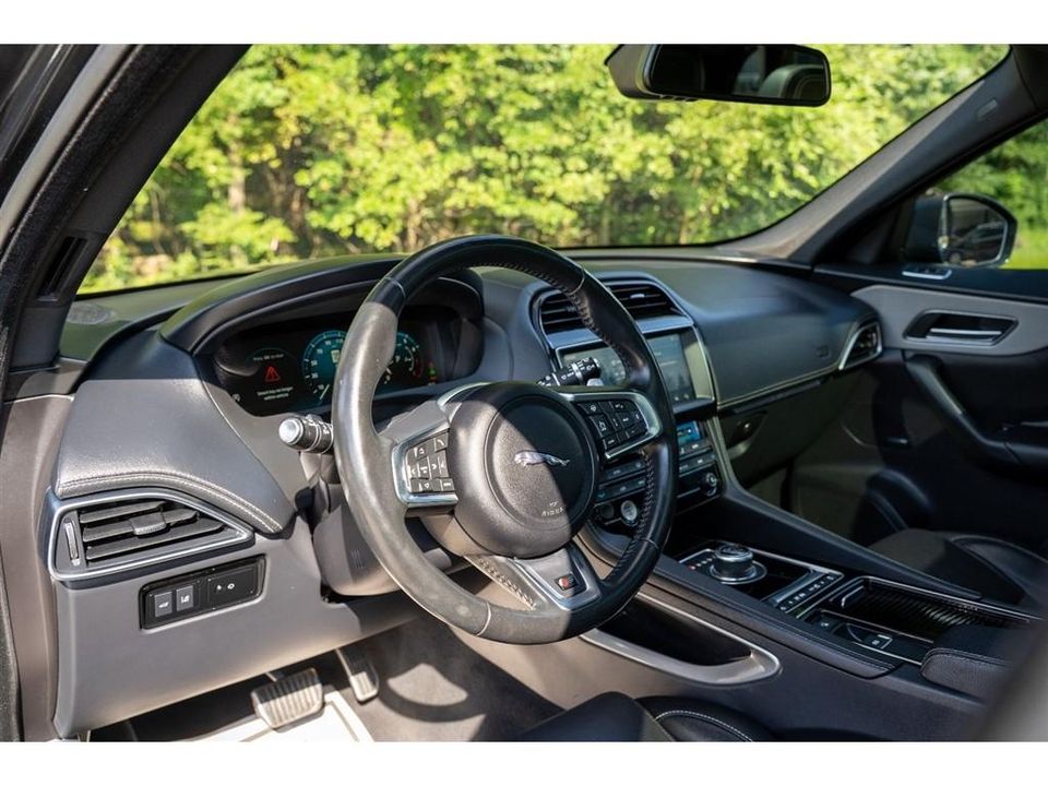 2018 Jaguar F-Pace