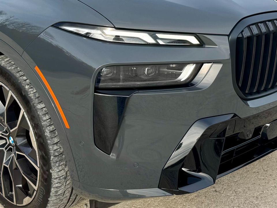 2023 BMW X7