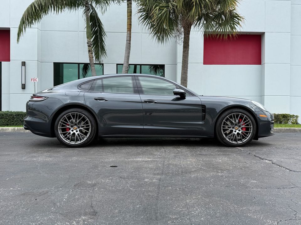 2022 Porsche Panamera