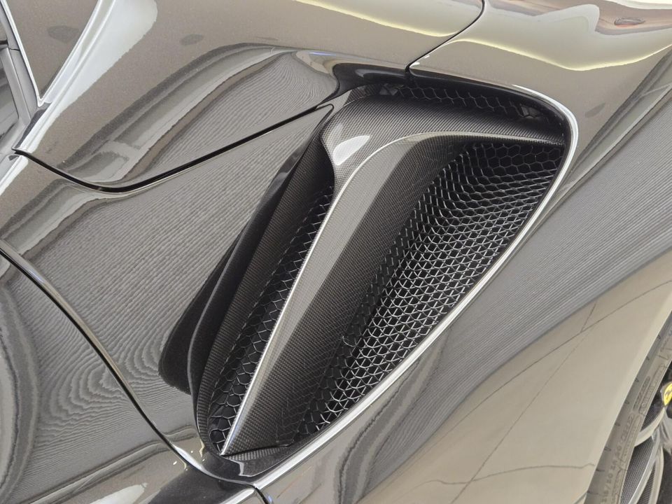 2023 Ferrari SF90 Spider