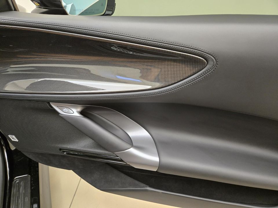 2023 Ferrari SF90 Spider