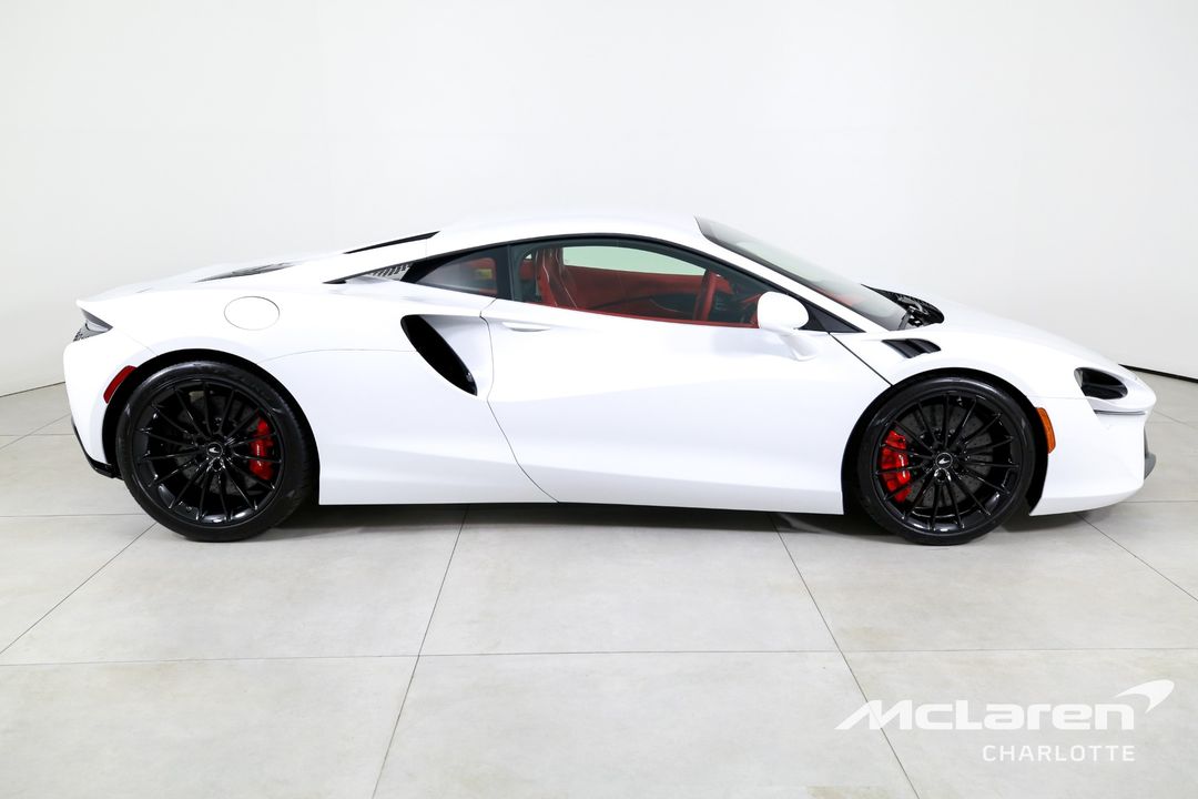 2025 McLaren Artura