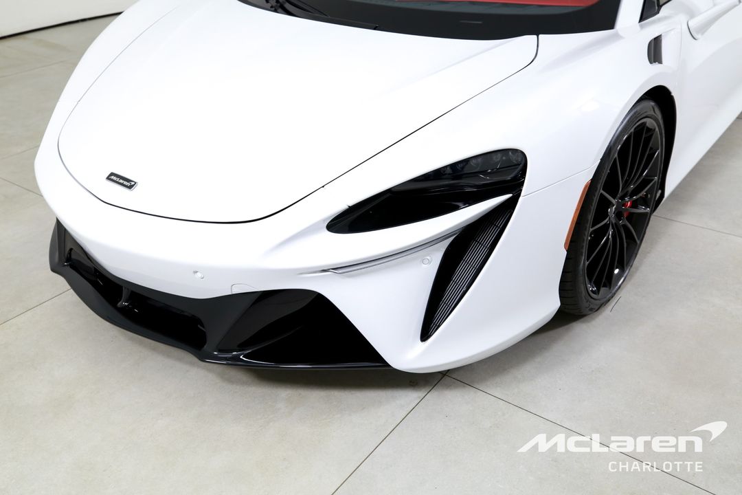 2025 McLaren Artura