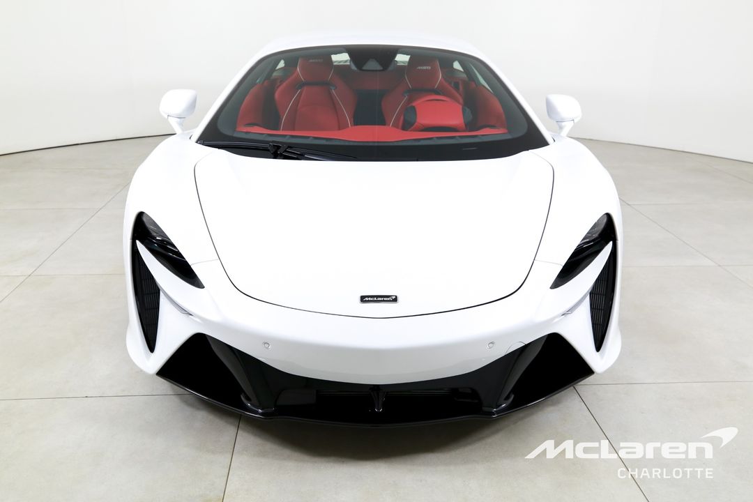2025 McLaren Artura