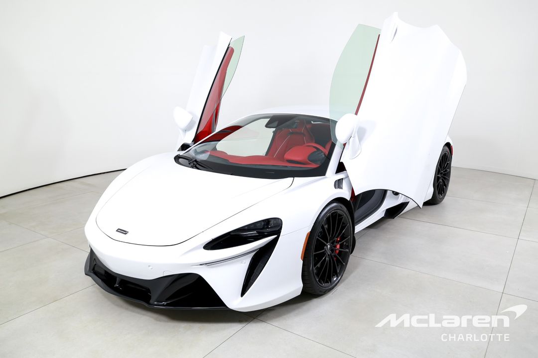 2025 McLaren Artura
