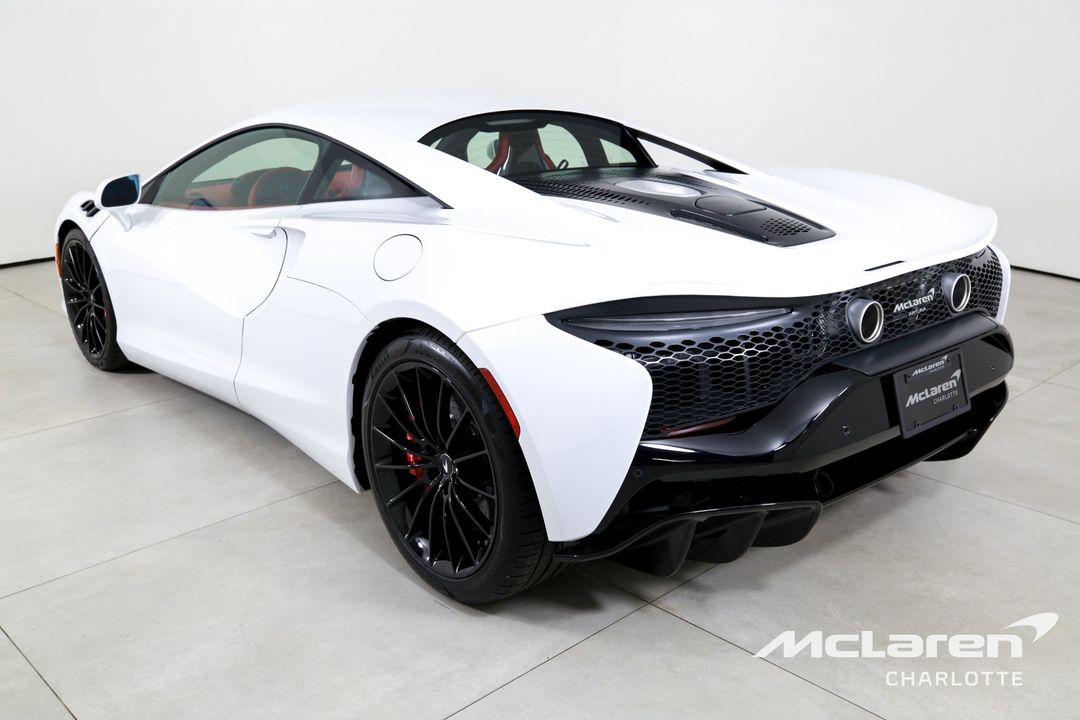 2025 McLaren Artura