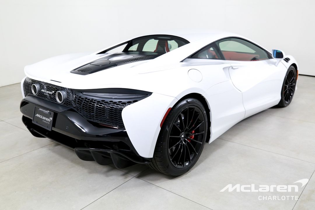 2025 McLaren Artura