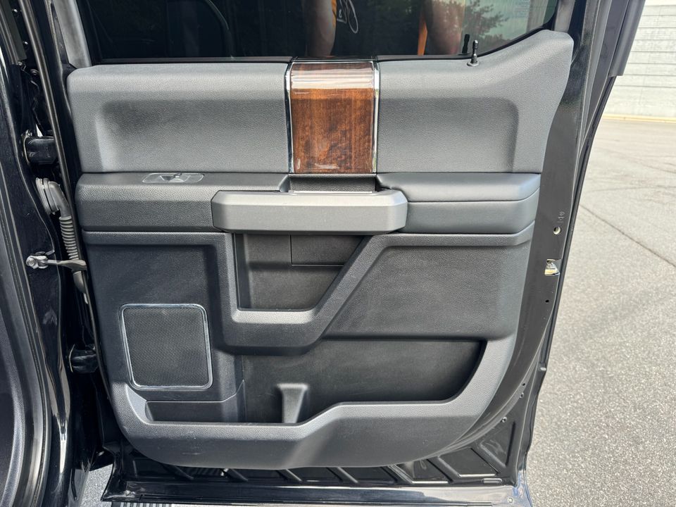 2017 Ford Super Duty F-350 DRW Platinum 4WD
