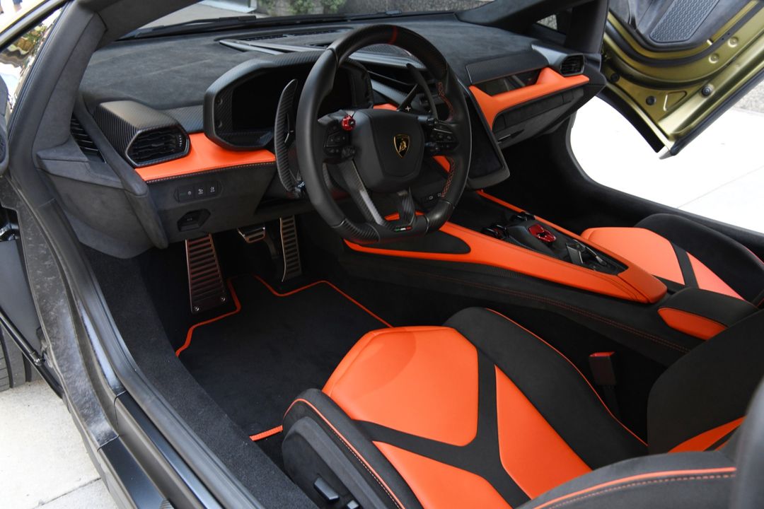 2025 Lamborghini Revuelto