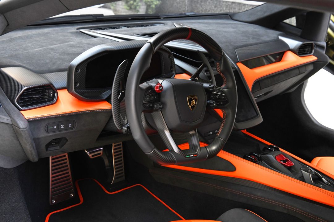 2025 Lamborghini Revuelto