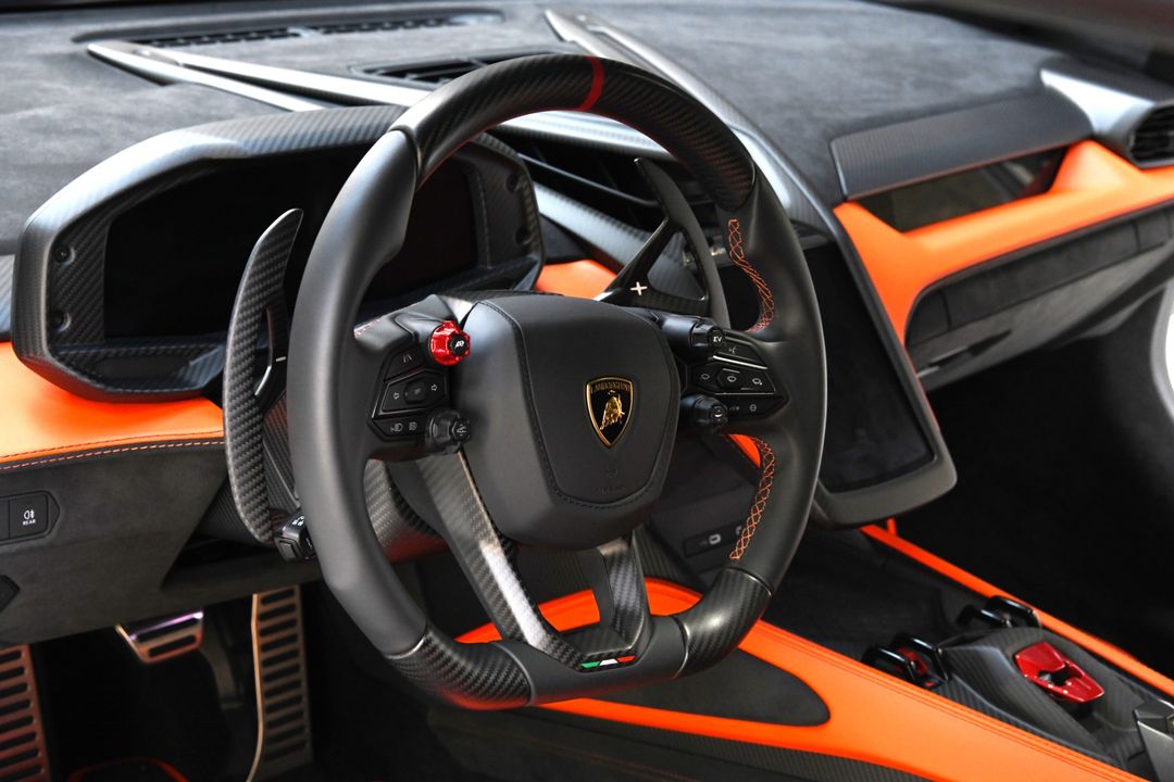 2025 Lamborghini Revuelto