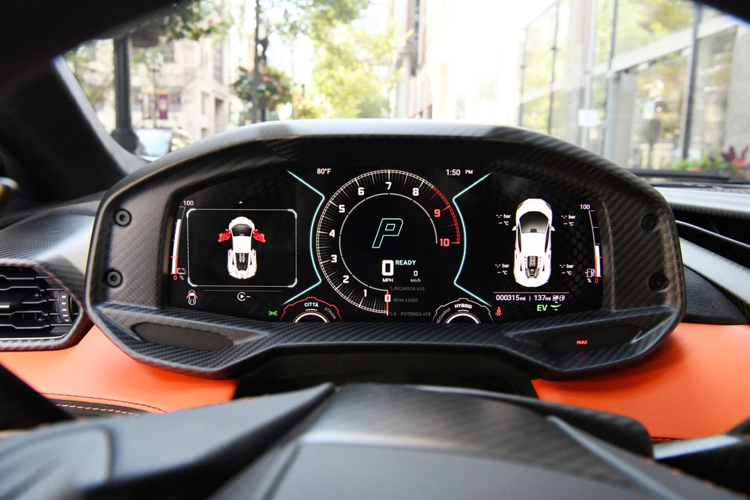 2025 Lamborghini Revuelto