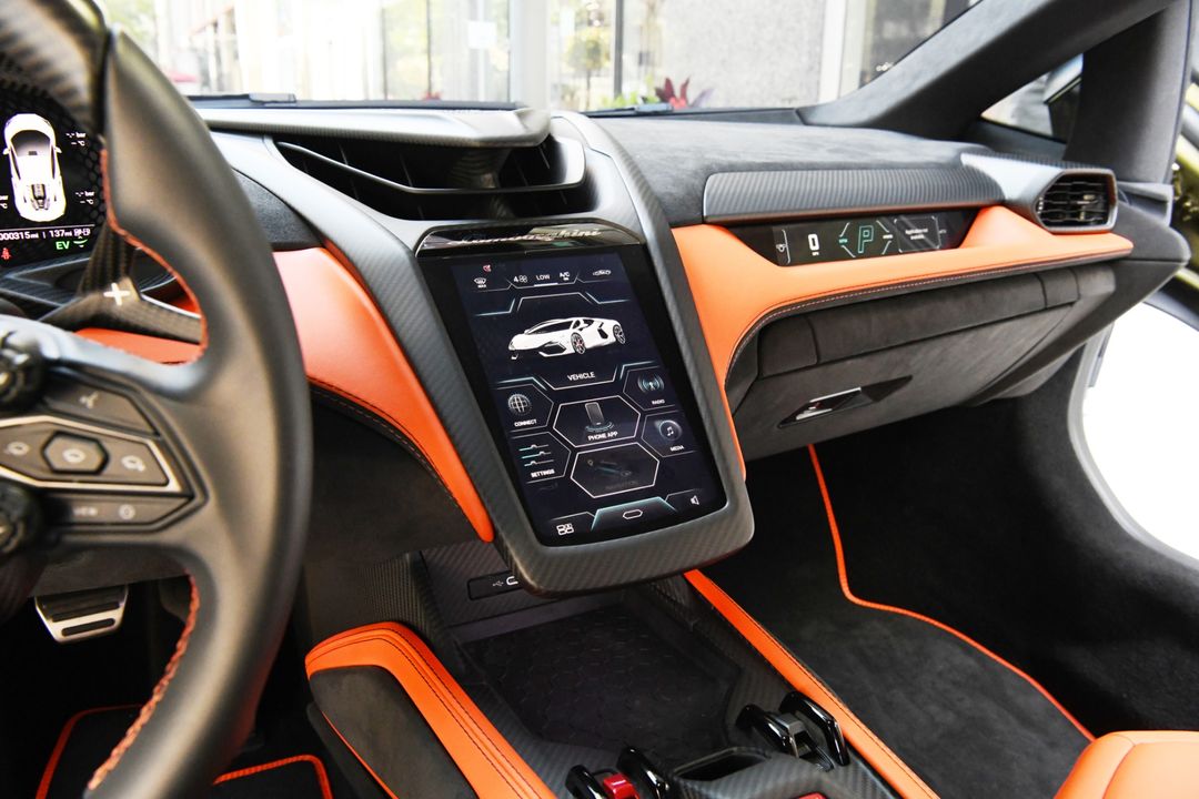 2025 Lamborghini Revuelto