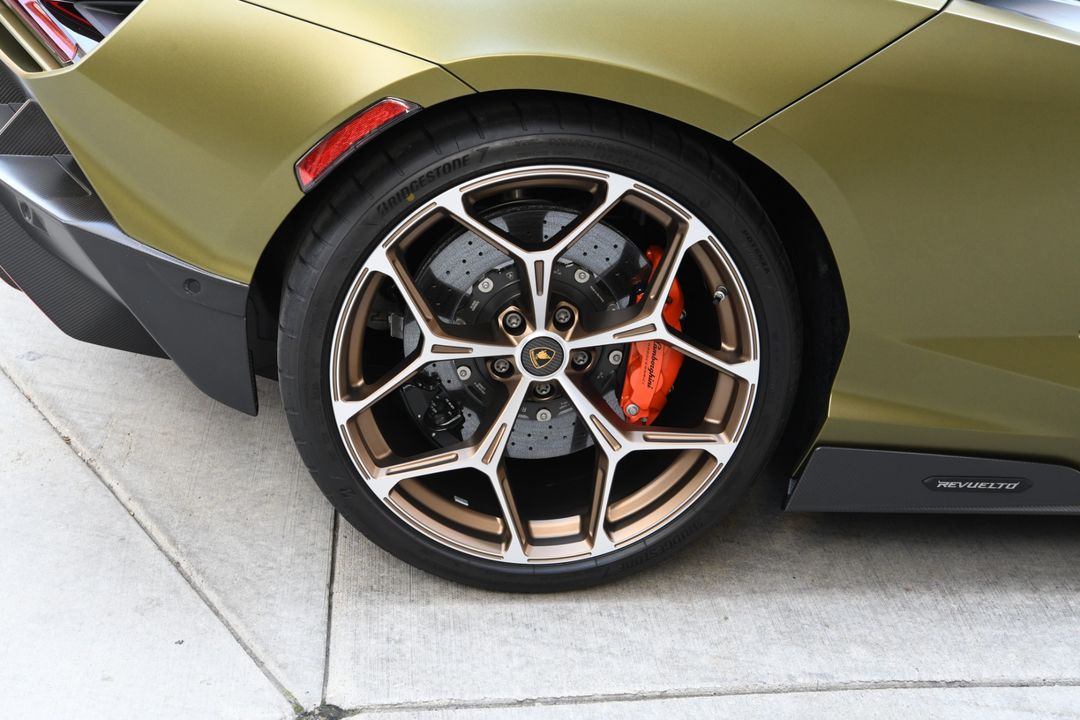 2025 Lamborghini Revuelto