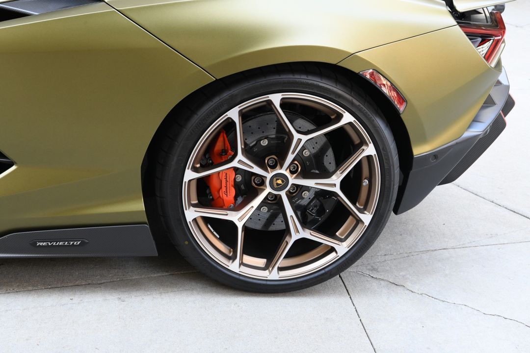 2025 Lamborghini Revuelto