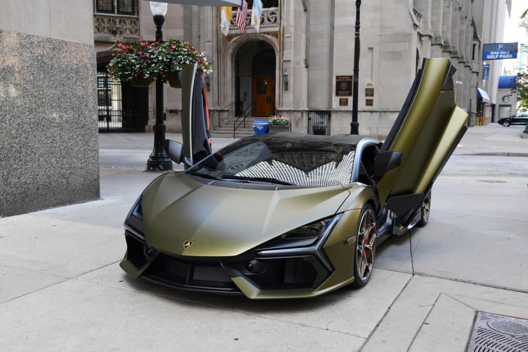 2025 Lamborghini Revuelto