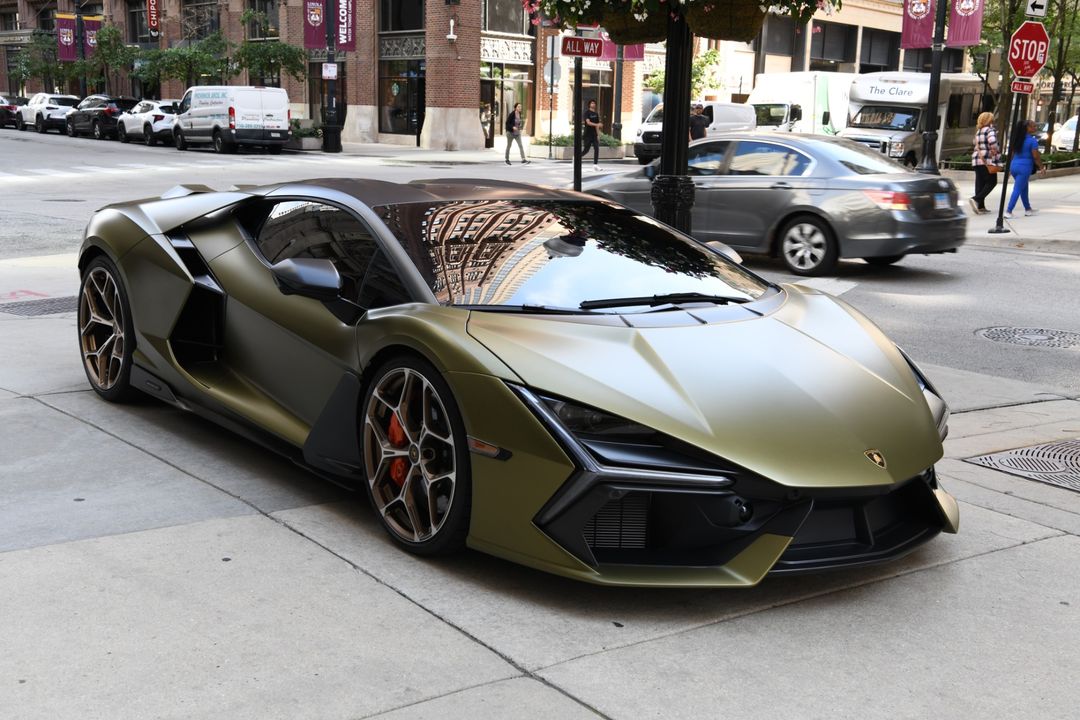 2025 Lamborghini Revuelto