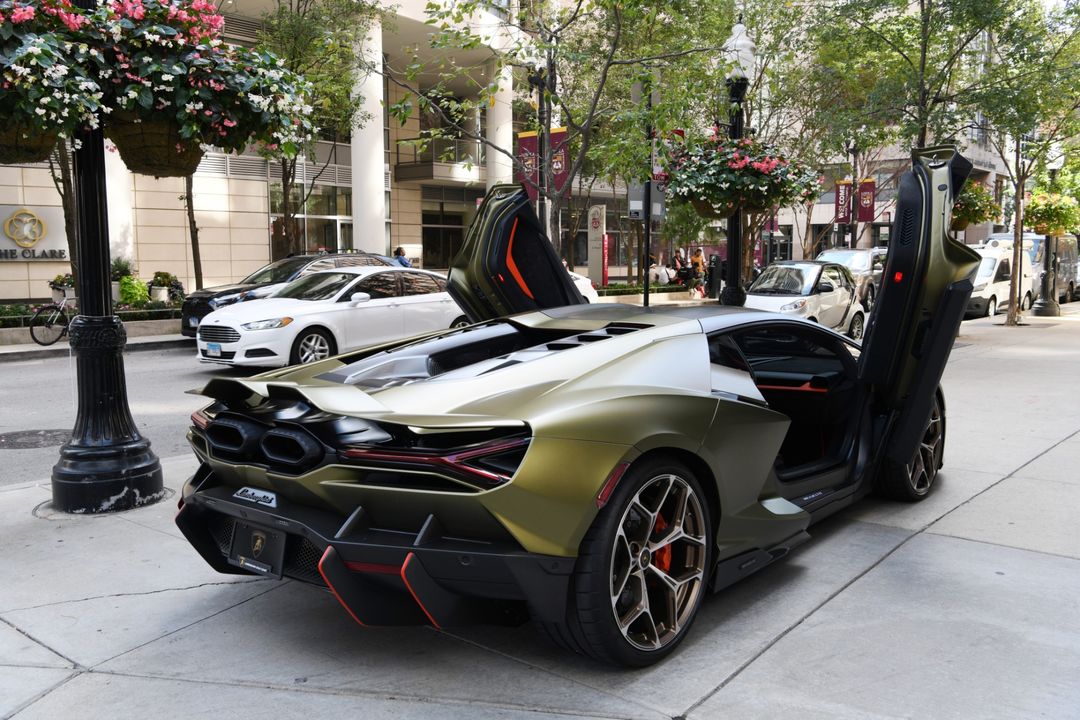 2025 Lamborghini Revuelto