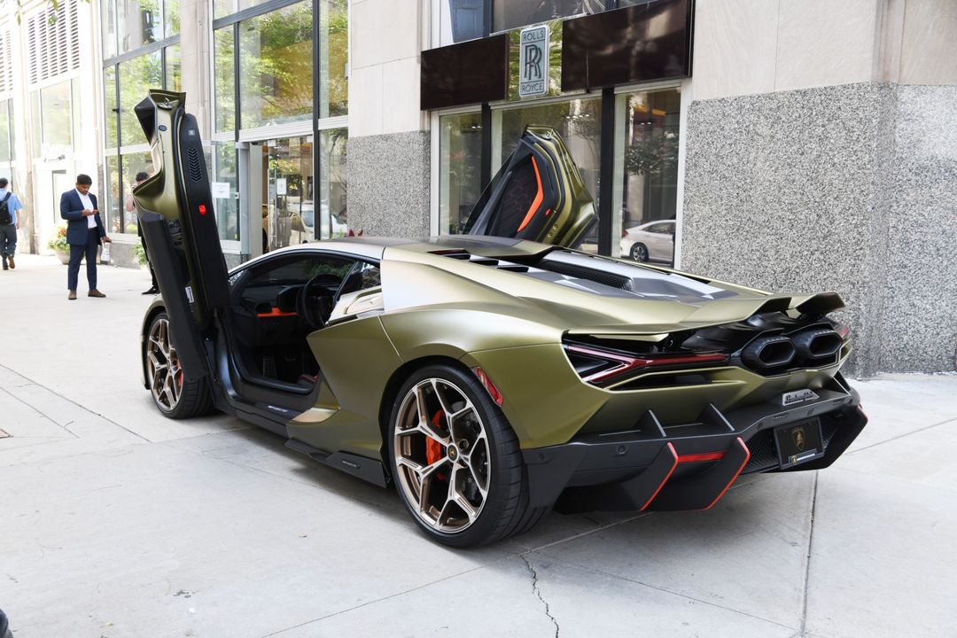 2025 Lamborghini Revuelto