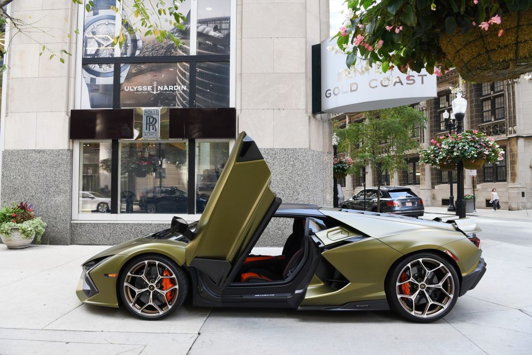 2025 Lamborghini Revuelto