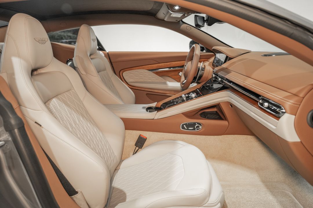 2025 Aston Martin DB12