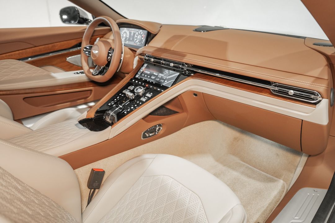 2025 Aston Martin DB12