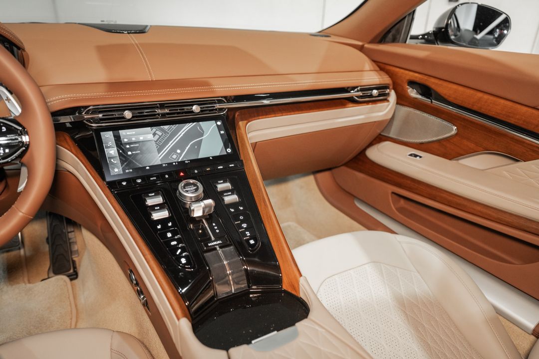 2025 Aston Martin DB12