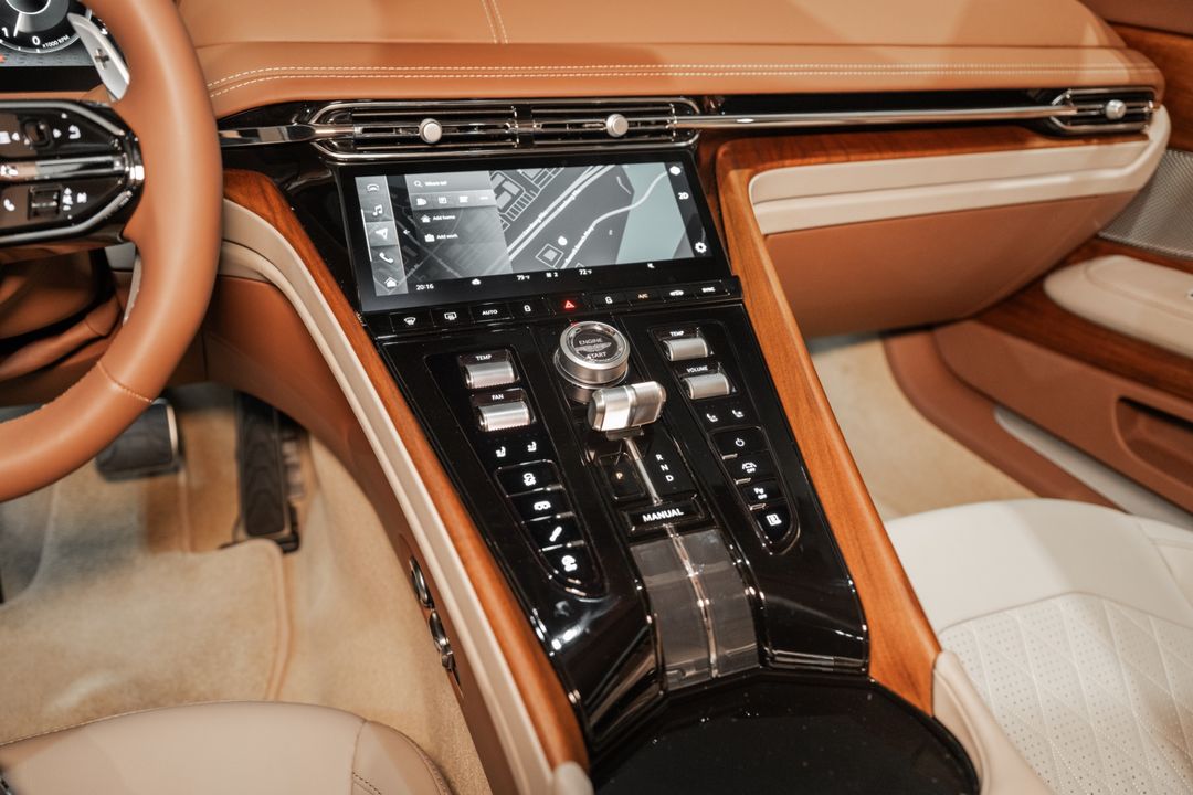 2025 Aston Martin DB12