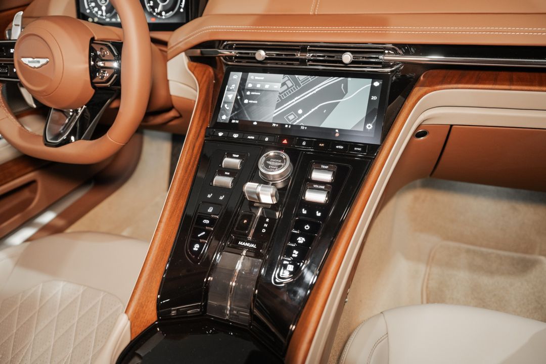 2025 Aston Martin DB12