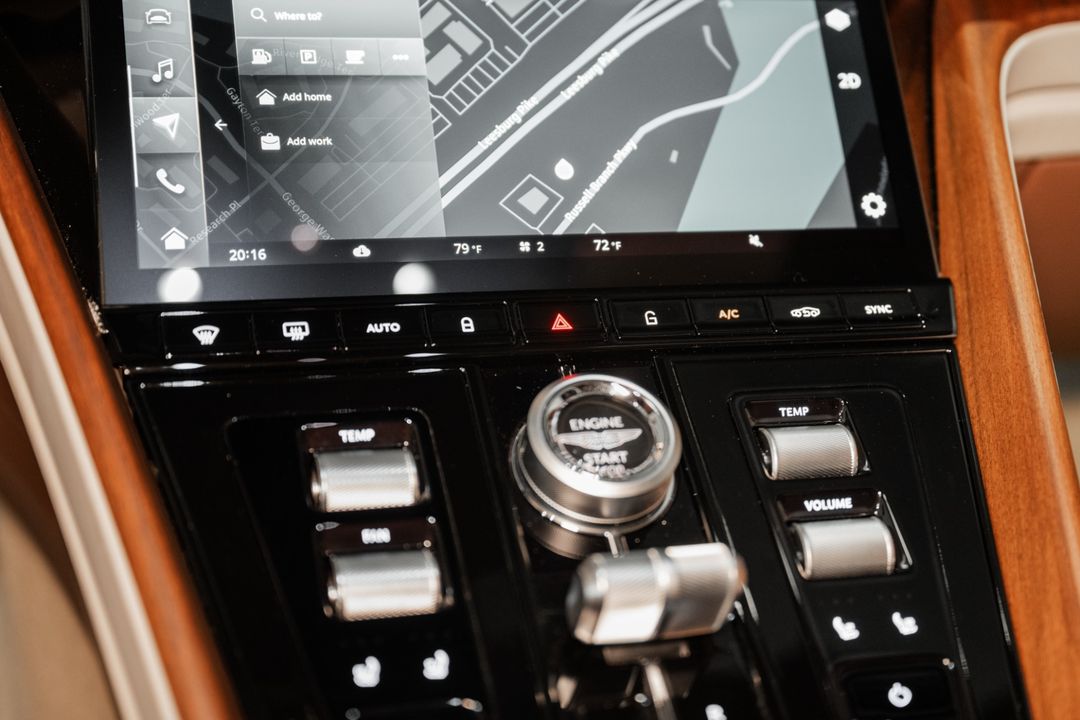 2025 Aston Martin DB12