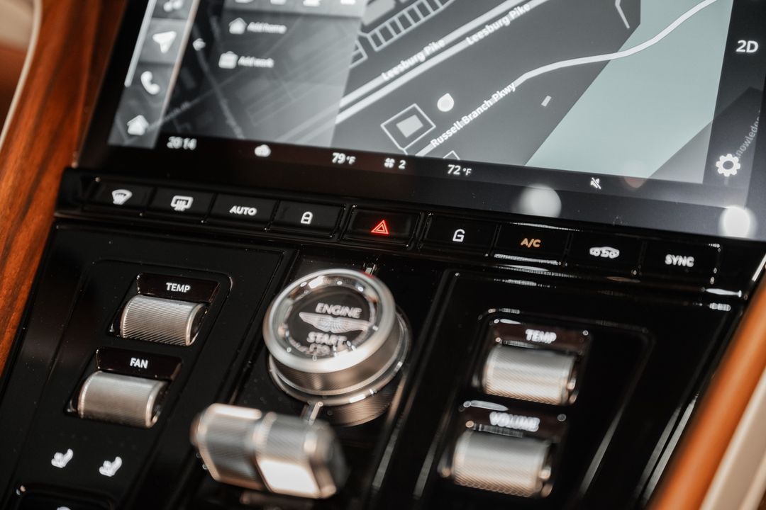 2025 Aston Martin DB12