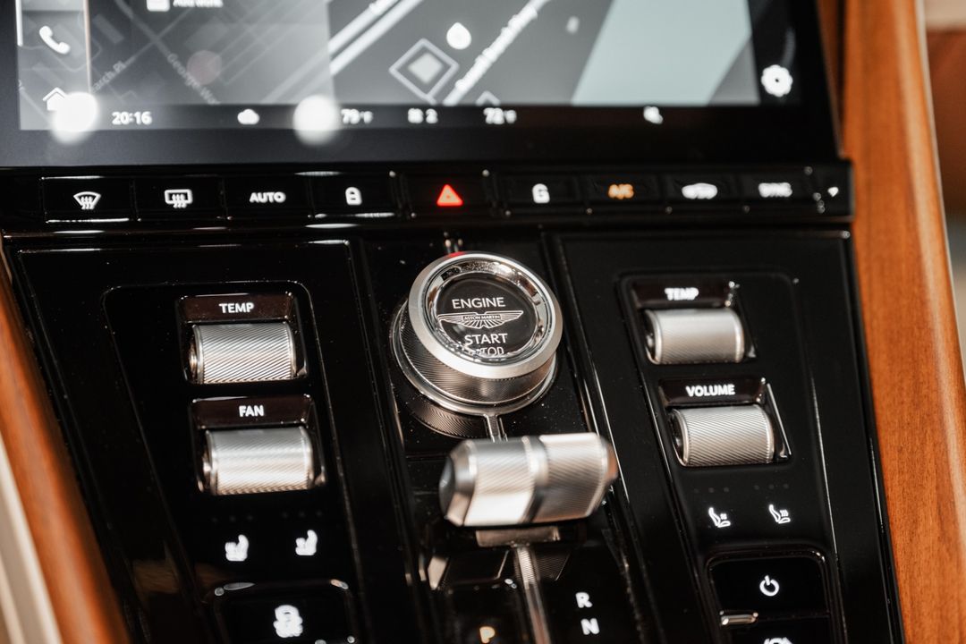 2025 Aston Martin DB12