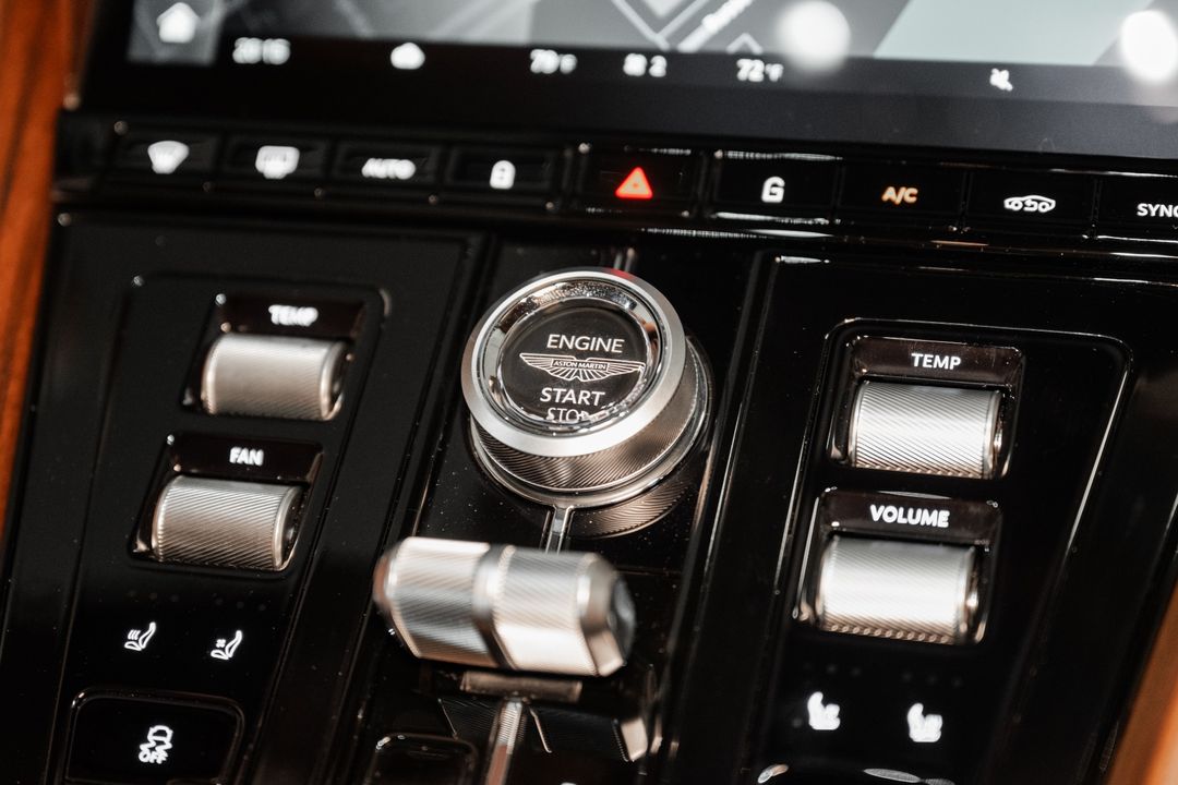 2025 Aston Martin DB12