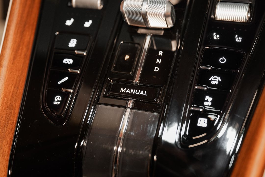 2025 Aston Martin DB12