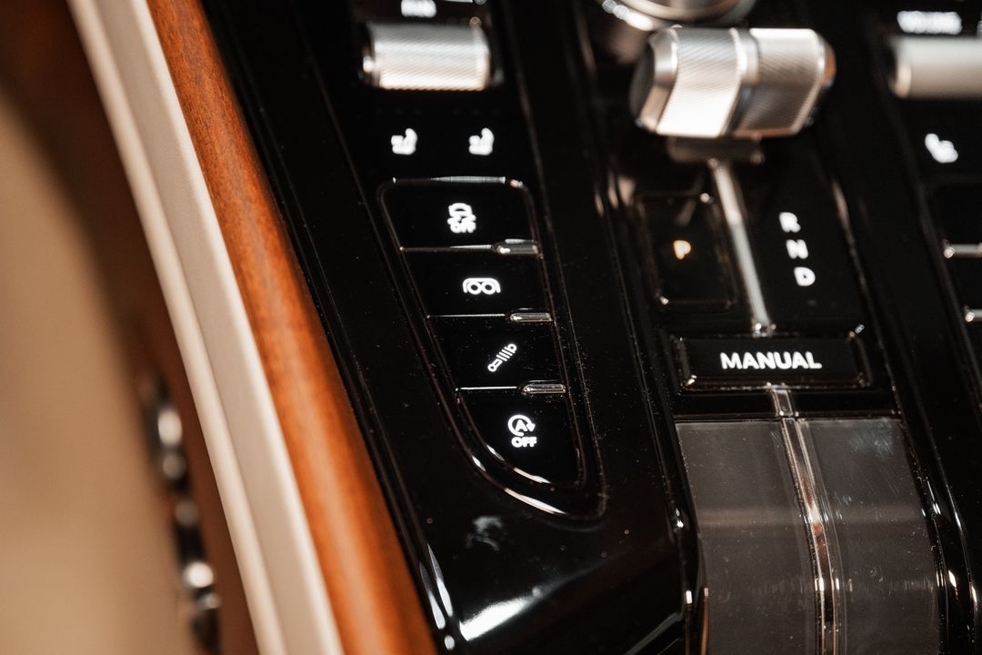 2025 Aston Martin DB12