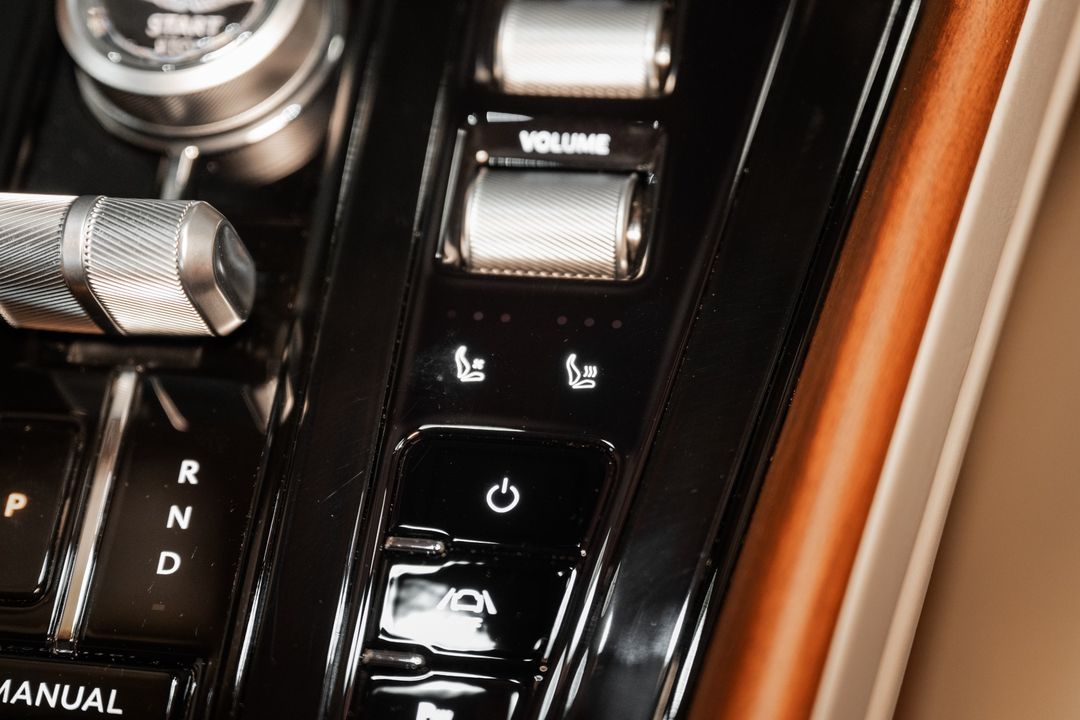 2025 Aston Martin DB12