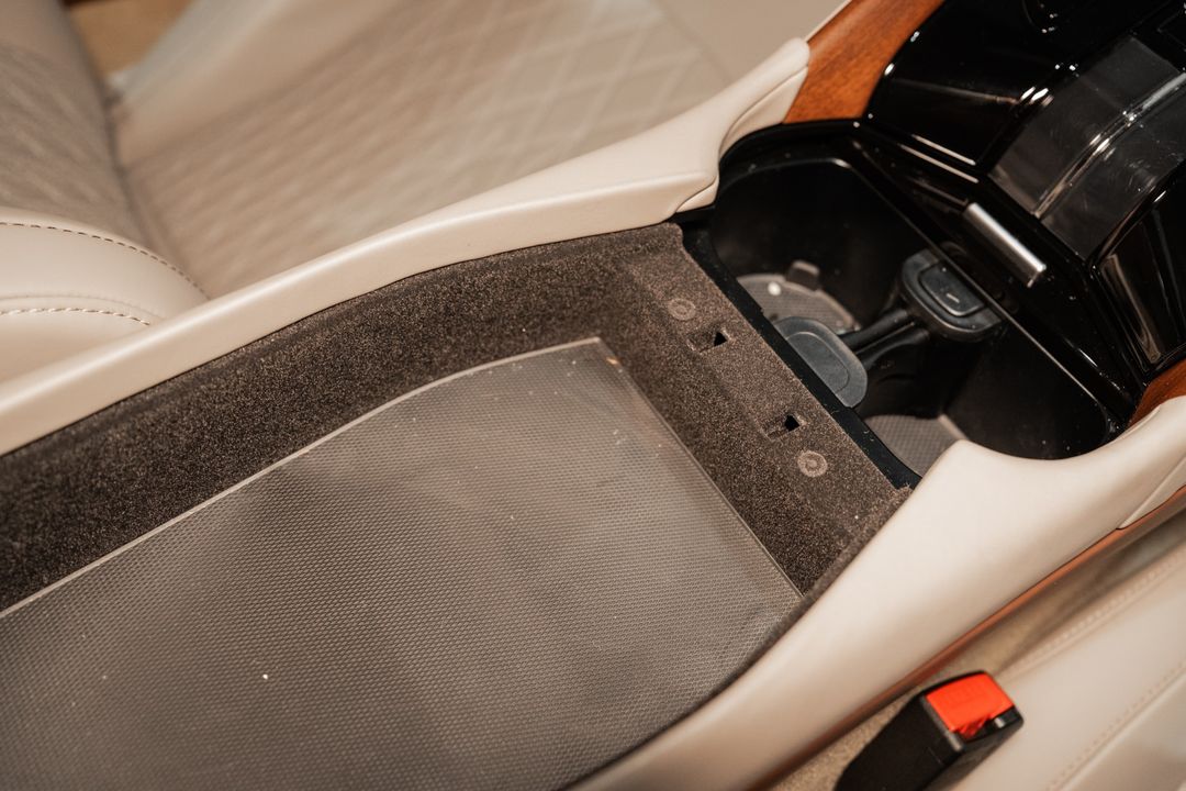 2025 Aston Martin DB12