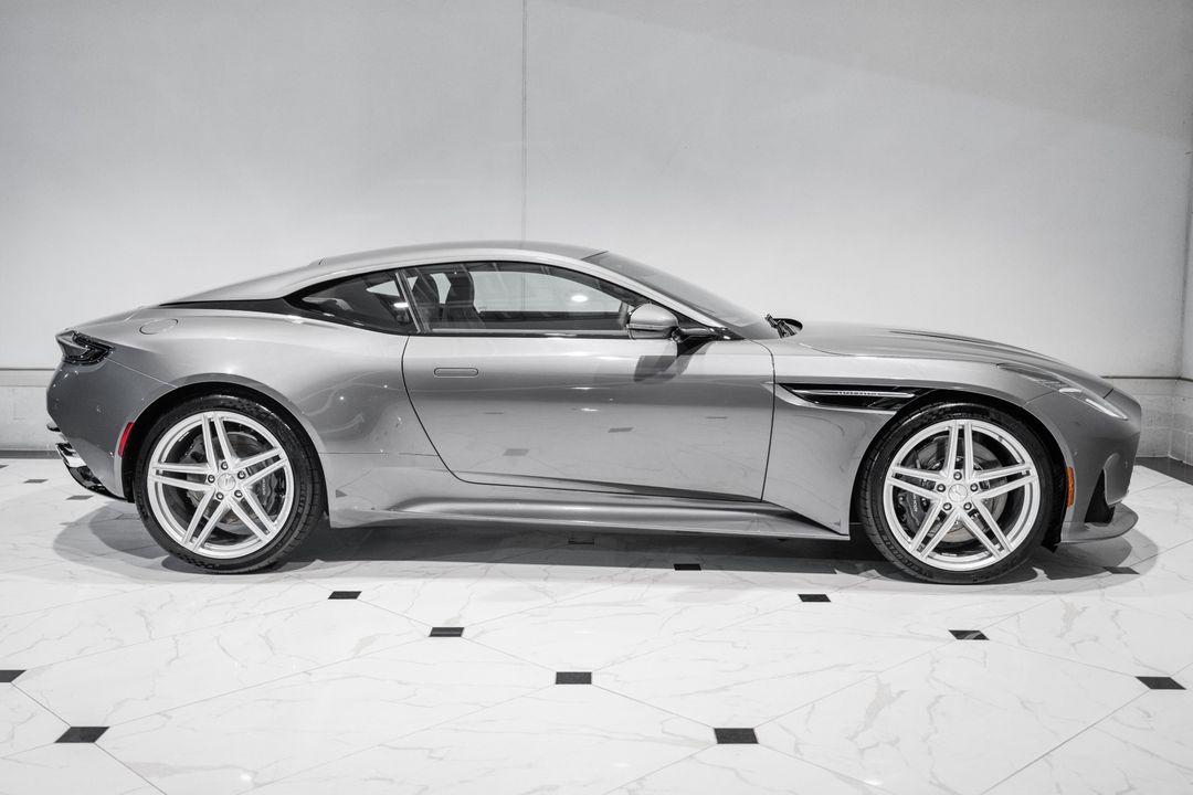 2025 Aston Martin DB12
