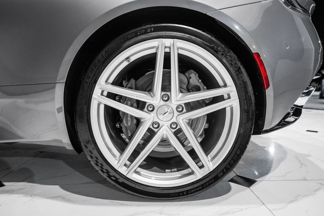 2025 Aston Martin DB12