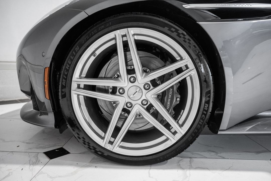 2025 Aston Martin DB12