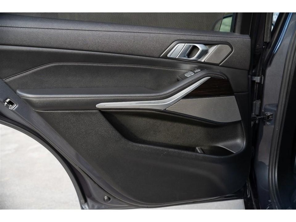 2021 BMW X7