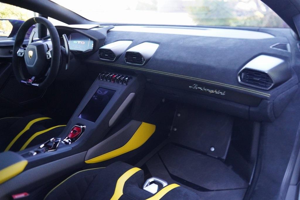2021 Lamborghini Huracan STO