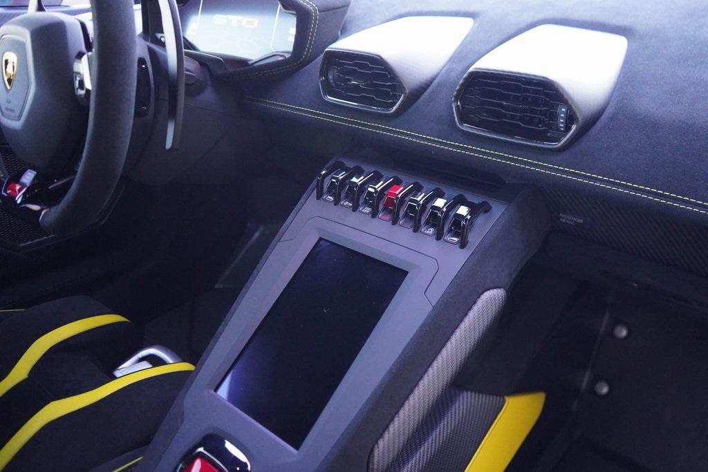 2021 Lamborghini Huracan STO