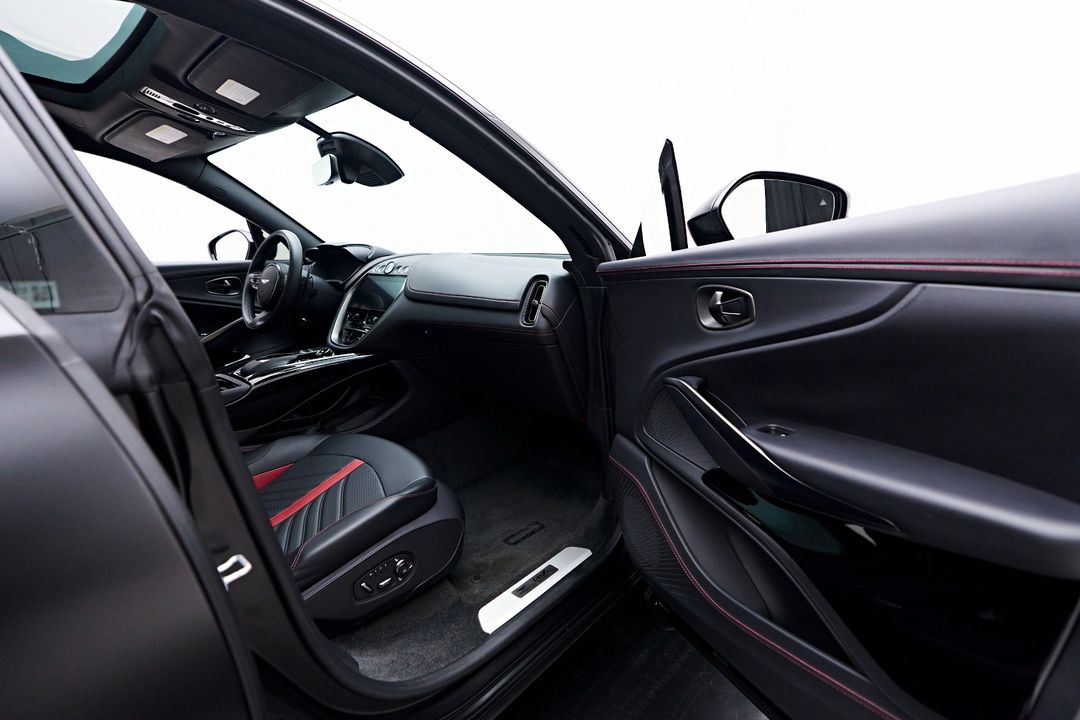 2023 Aston Martin DBX